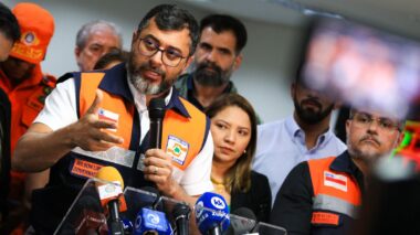 Governo do Amazonas anuncia envio de 15 bombeiros para trabalho de resgate no Rio Grande do Sul