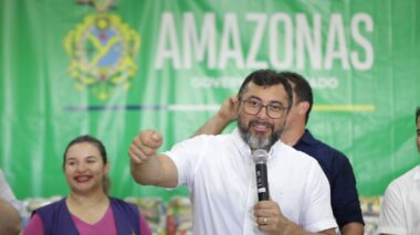 Em Manacapuru, Wilson Lima inaugura nova iluminação pública a Led e faz entregas para reforçar setor primário e social