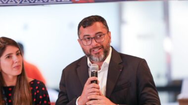 Parintins 2024: Wilson Lima reforça compromisso do Estado com a geração de emprego e renda em apresentação de aeronave temática da Azul