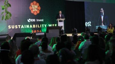 “O mundo olha muito a Amazônia pela copa das árvores”, diz Wilson Lima, ao defender ações voltadas para os povos da região, em evento do BID Invest