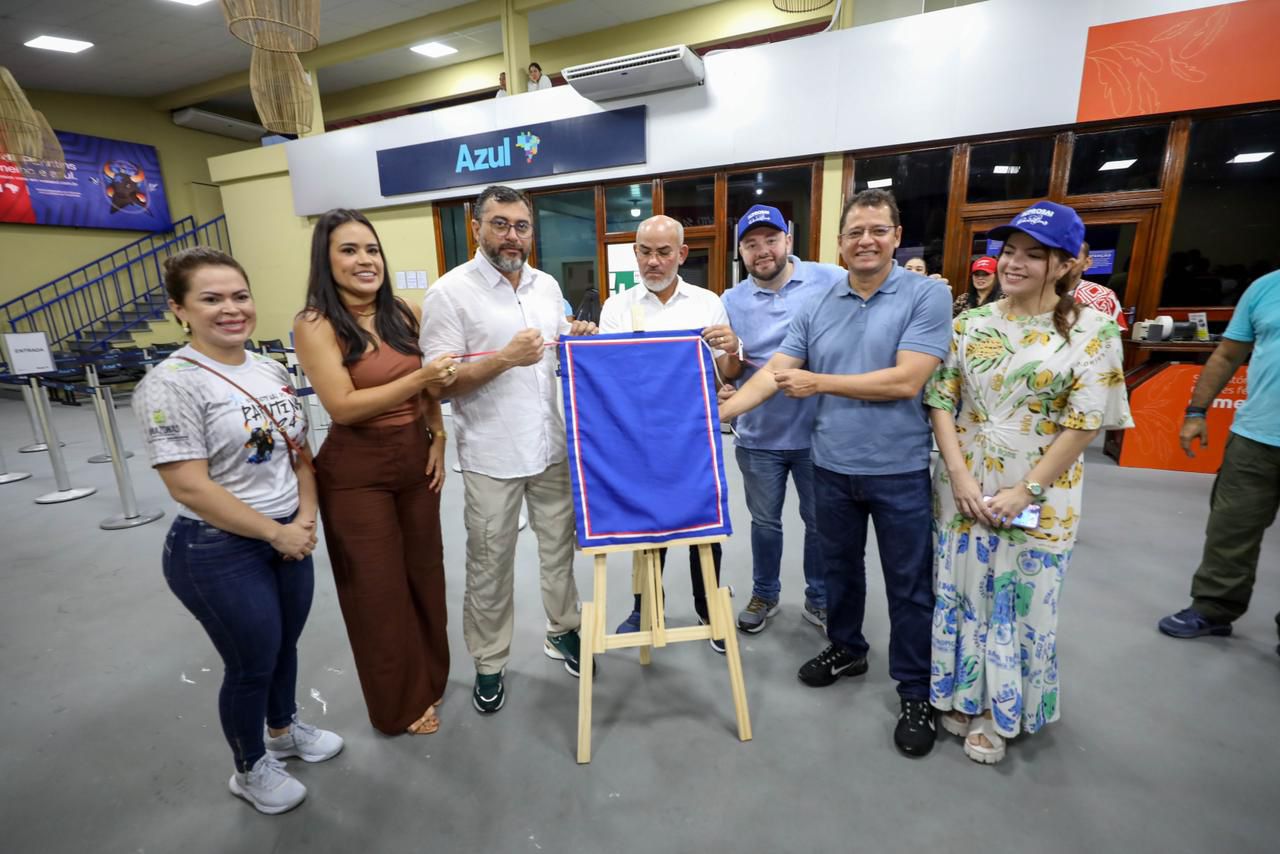 No momento, você está visualizando Em Parintins, Wilson Lima entrega aeroporto Júlio Belém revitalizado e 150 triciclos reformados