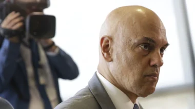 Deputado dos EUA dá 10 dias para Moraes responder sobre “abusos”