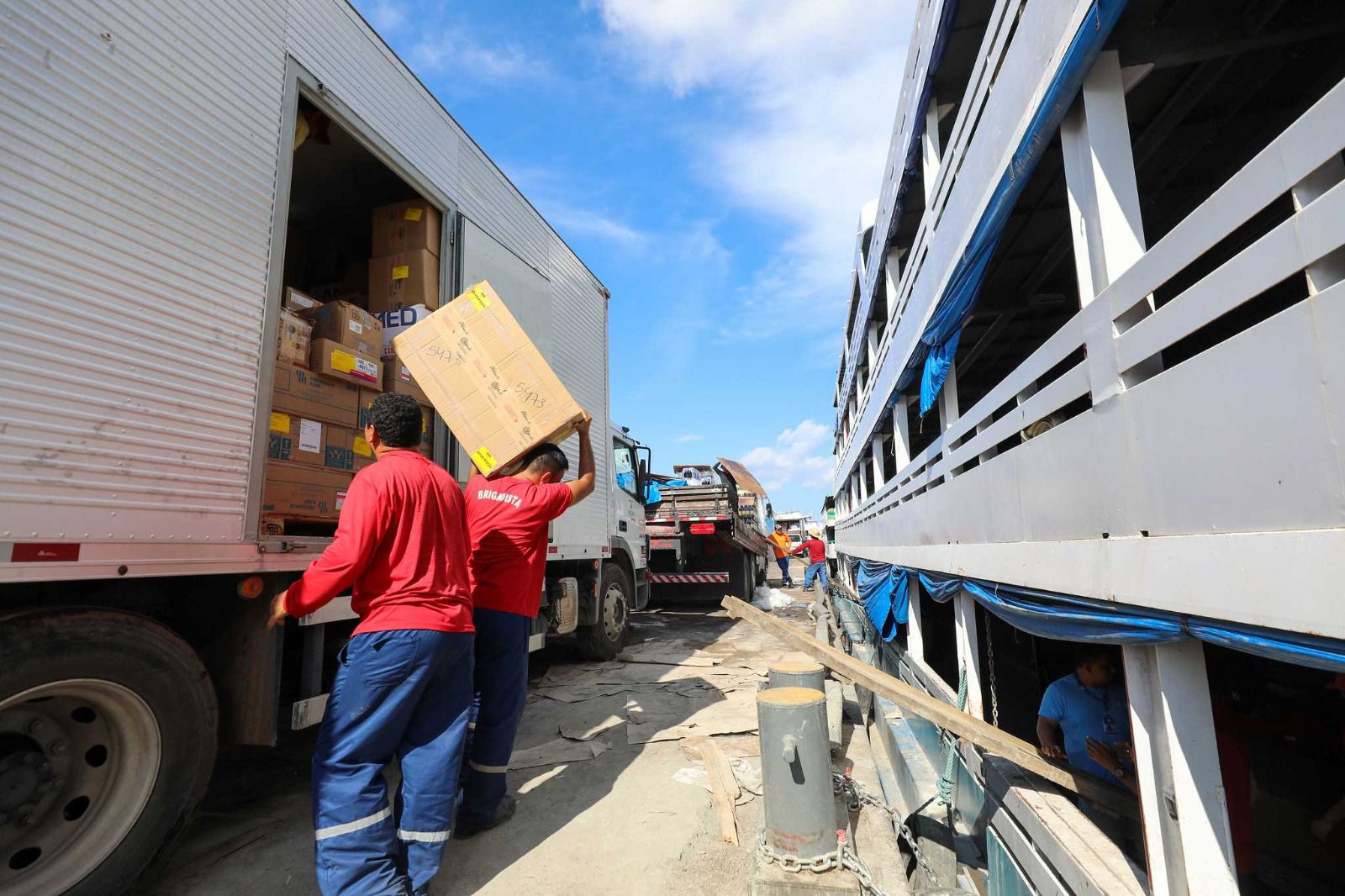 Você está visualizando atualmente Governo do Amazonas antecipa envio de mais de 160 toneladas de medicamentos e insumos para 34 municípios