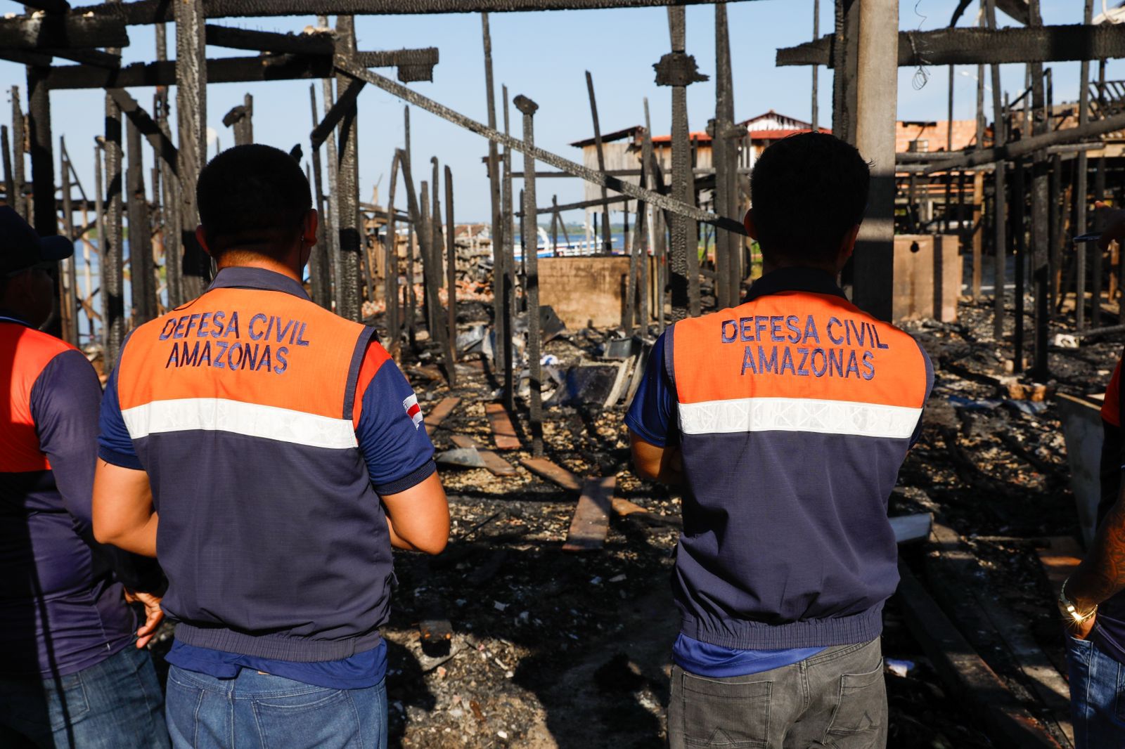 No momento, você está visualizando Governo do Amazonas presta assistência às famílias atingidas por incêndio em Nhamundá