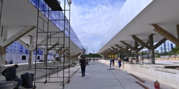 Prefeito David Almeida inspeciona avanço das obras de construção do Terminal de Integração 7