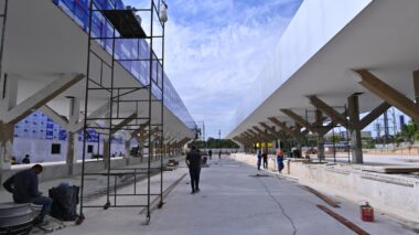 Prefeito David Almeida inspeciona avanço das obras de construção do Terminal de Integração 7