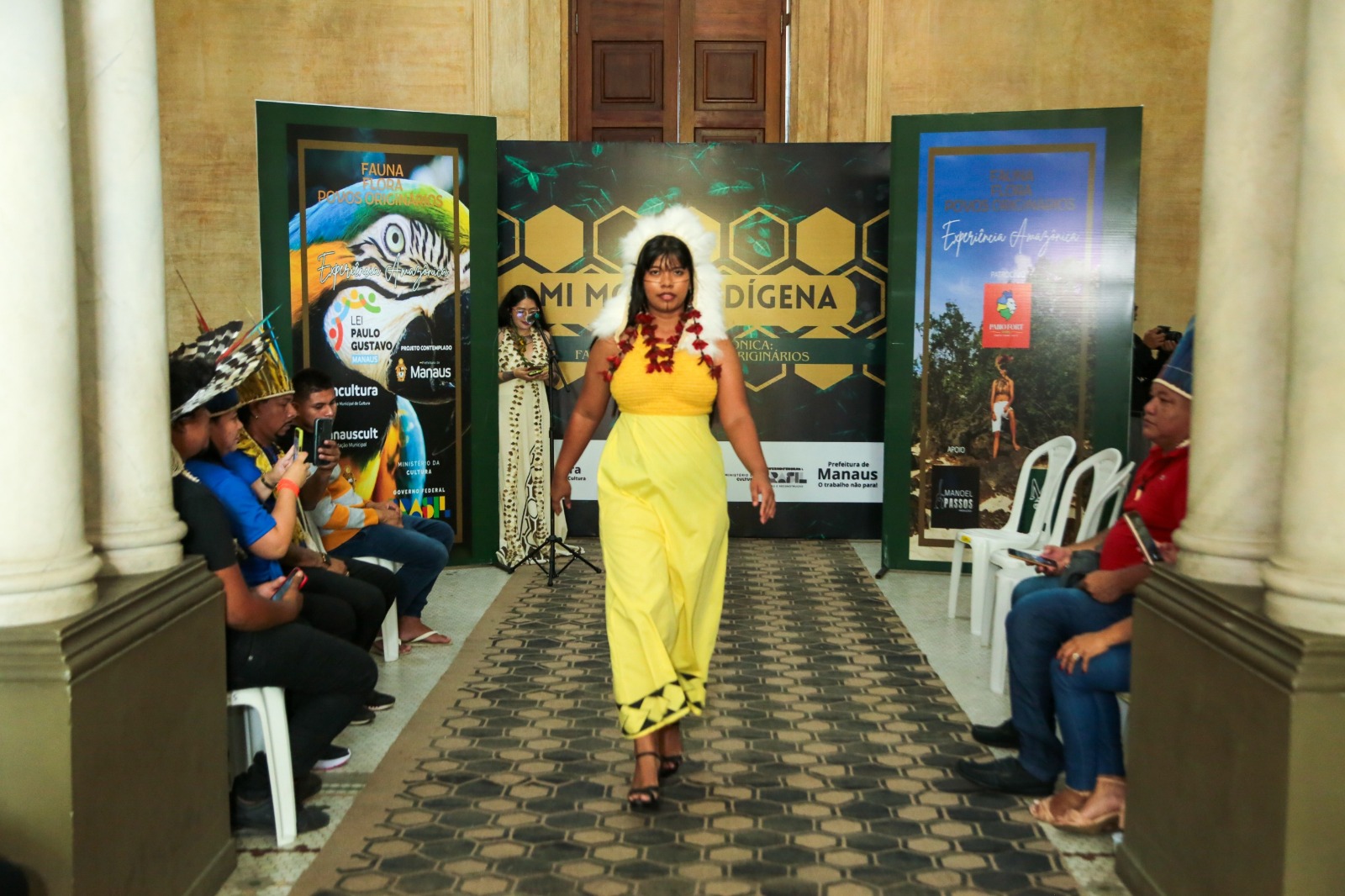 Você está visualizando atualmente Desfile apresenta resultados de curso de formação de moda indígena