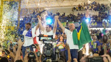 Menezes afirma que Bolsonaro não deixou de seguí-lo nas redes sociais: “fake news”