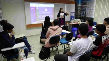 Secretaria de Educação convoca novos alunos para projeto Jovem Bilíngue