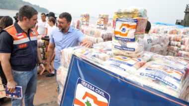 Governador Wilson Lima acompanha primeiro envio de ajuda humanitária para municípios já afetados pela estiagem