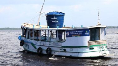 Governo do Amazonas reforça combate à estiagem com entrega de 4 estações de tratamento de água a comunidades ribeirinhas