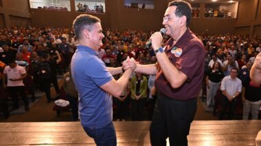 Assembleia de Deus oficializa apoio à reeleição de David Almeida “pela felicidade de Manaus”