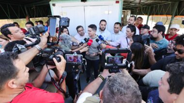 Prefeito David Almeida antecipa envio de alimentos a escolas ribeirinhas para evitar desabastecimento durante estiagem