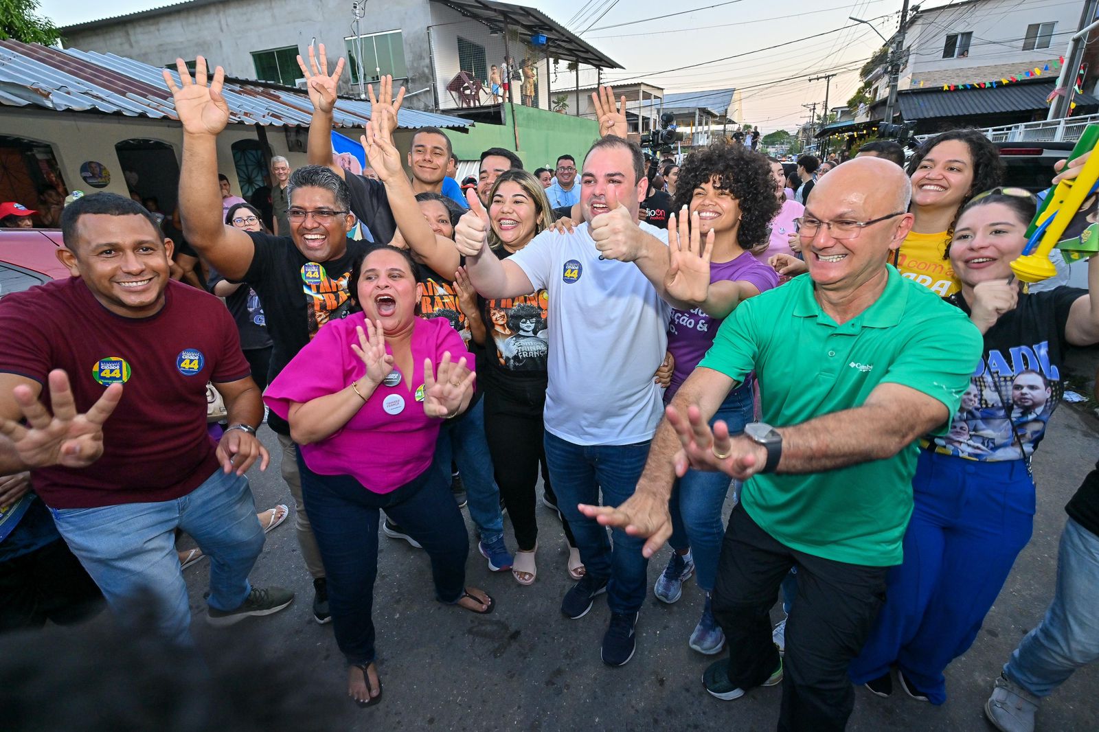 No momento, você está visualizando Candidato que mais cresce: Roberto Cidade ultrapassa Amom e ocupa o segundo lugar, diz Direto ao Ponto Pesquisas