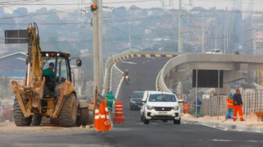 Complexo viário Rei Pelé, construído com recursos do Governo do Amazonas, tem alça liberada para tráfego de veículos, na zona leste