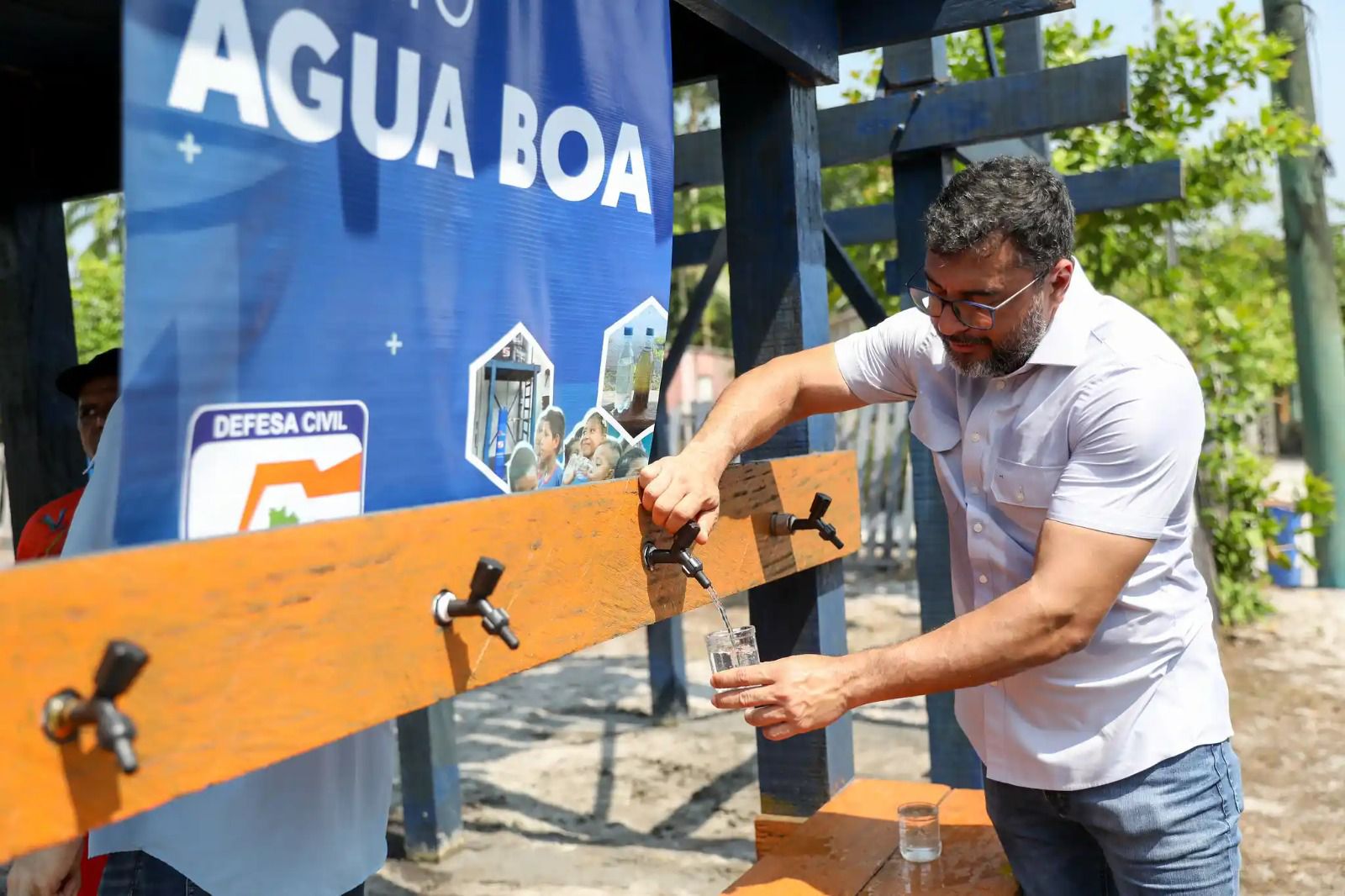 No momento, você está visualizando Governador Wilson Lima entrega sistema do projeto Água Boa para famílias da zona rural de Manaus