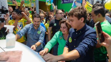 ’Manaus é de direita’, diz Nikolas Ferreira em adesivaço de apoio ao Capitão Alberto Neto e Professora Maria do Carmo