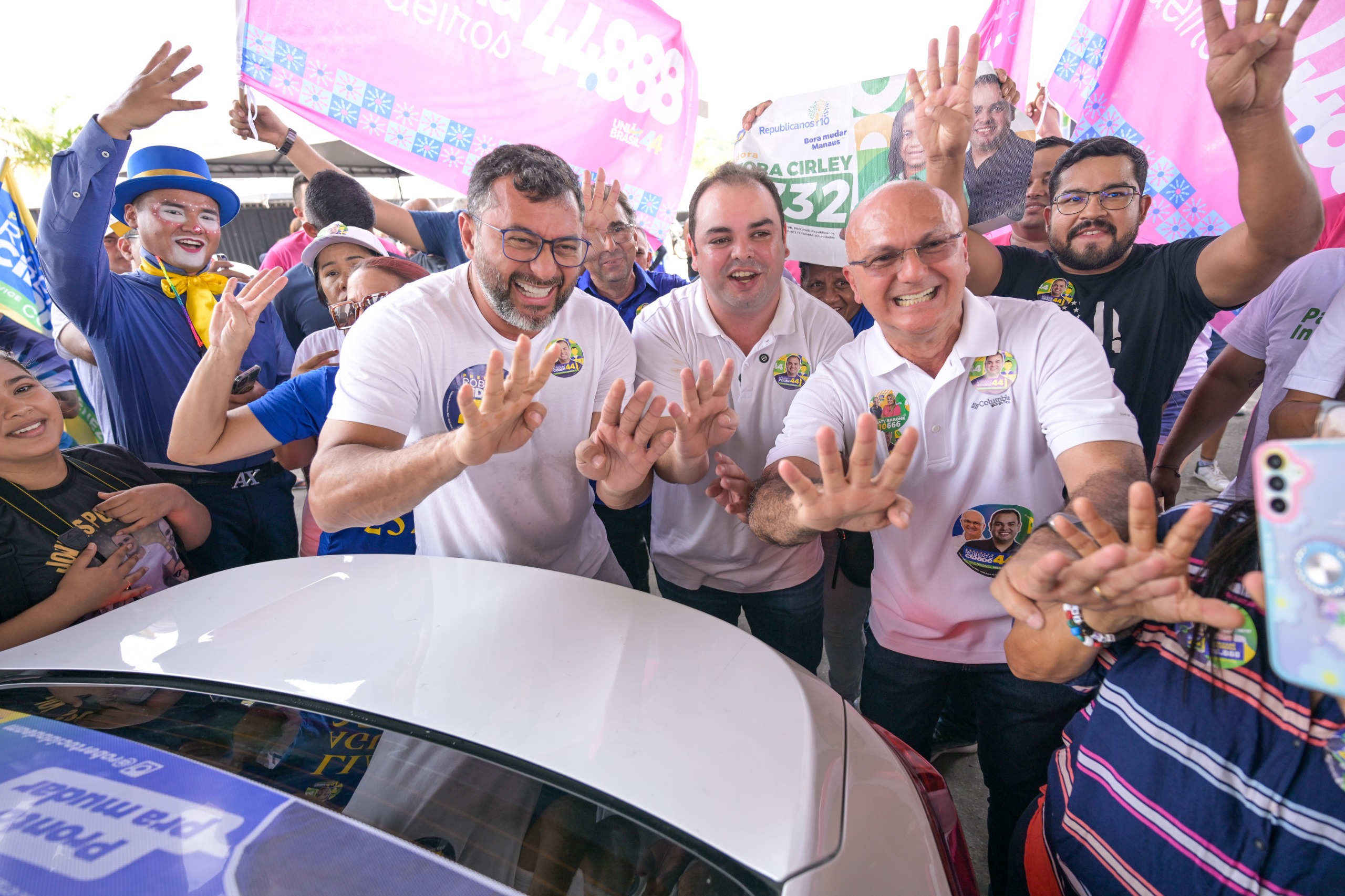 No momento, você está visualizando Roberto Cidade cria QG para adesivagem de veículos em Manaus; inauguração teve mais de 600 carros