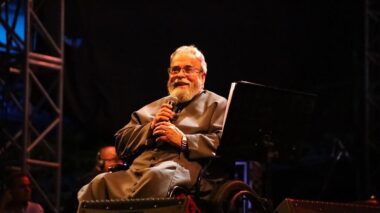 Padre Antônio Maria emociona público no palco Alfândega do Manaus Passo a Paço 2024