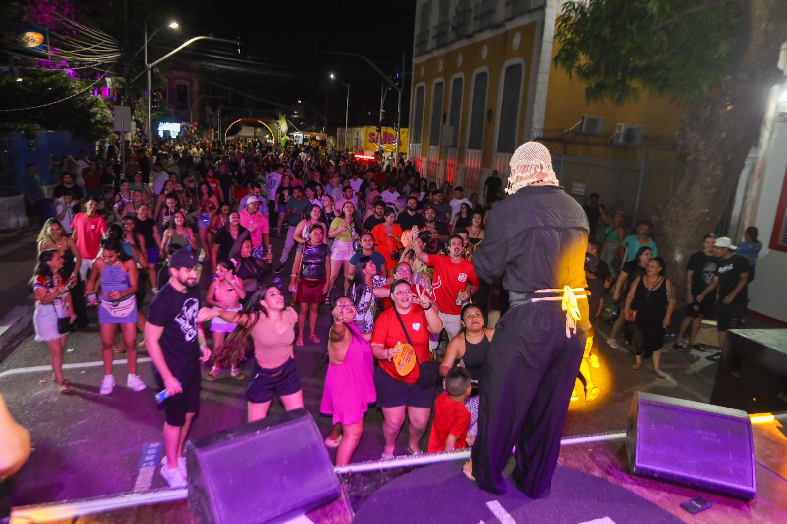 Você está visualizando atualmente Muito batuque, rock, axé e boi-bumbá animam público do palco Mangueirão no último dia do ‘Manaus Passo a Paço 2024’