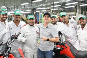 Leia mais sobre o artigo Em visita à Moto Honda, David Almeida reafirma compromisso em defender a ZFM