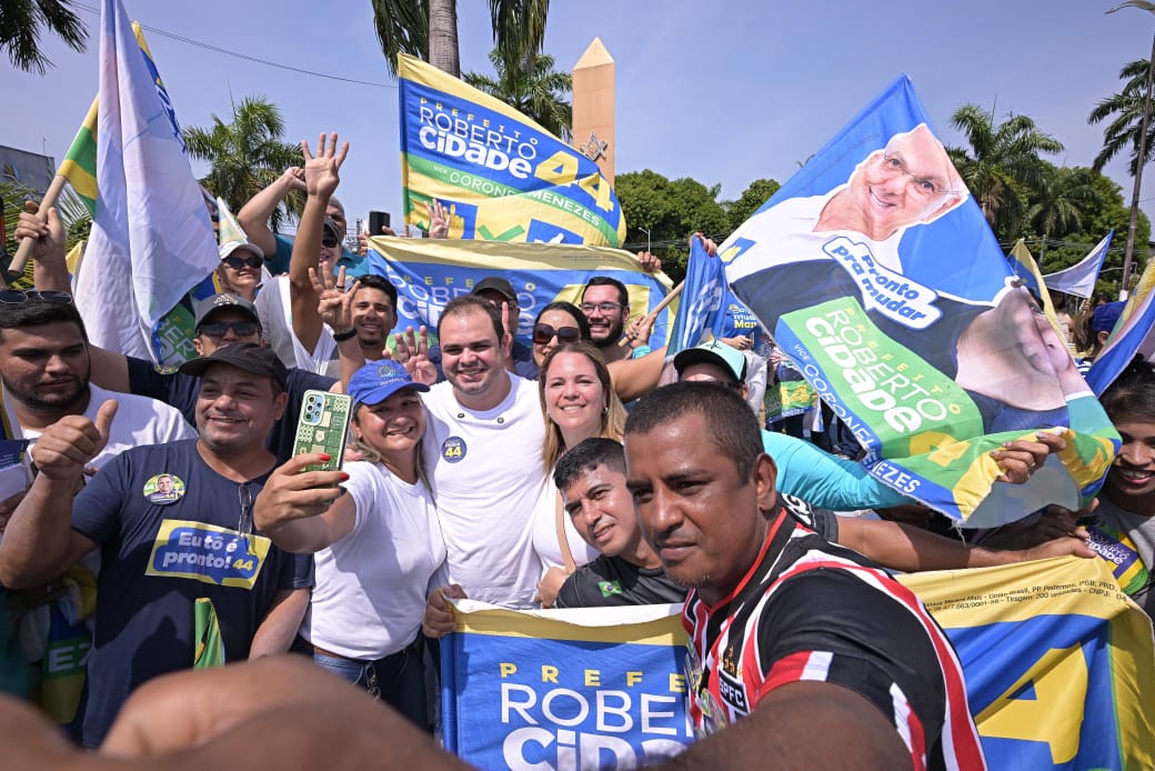 Você está visualizando atualmente Roberto Cidade faz ‘Bandeiraço” em quatro bairros neste sábado