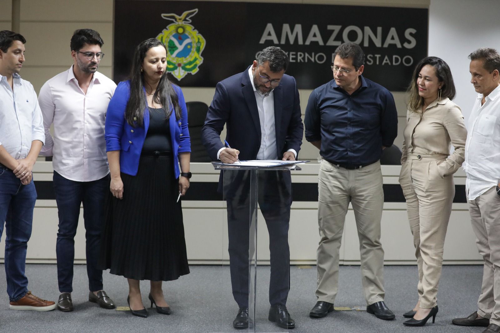 Você está visualizando atualmente Governador Wilson Lima assina contrato para construção de residencial do Amazonas Meu Lar em Petrópolis