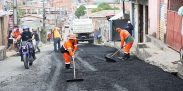 Prefeitura de Manaus leva asfalto a comunidades da zona Leste