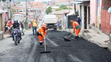 Prefeitura de Manaus leva asfalto a comunidades da zona Leste