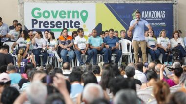 Governador Wilson Lima entrega títulos definitivos de propriedade na 15ª edição do Governo Presente, na zona norte