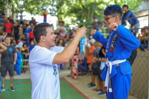 Leia mais sobre o artigo Delegado Péricles reúne mais de 500 crianças em campeonato social de Jiu- Jitsu em Manaus