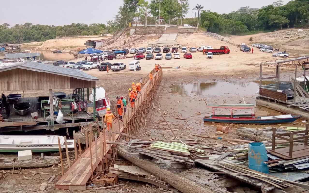 Você está visualizando atualmente Prefeitura de Manaus constrói ponte de 80 metros na marina do Davi