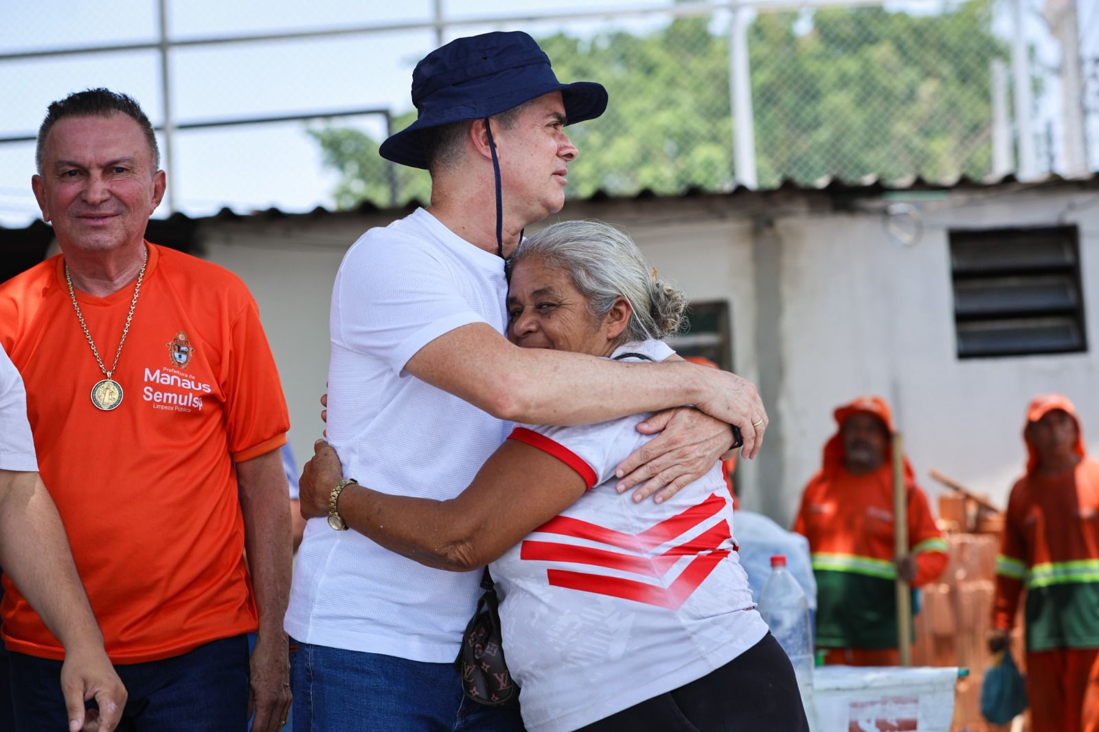 Você está visualizando atualmente Prefeito David Almeida fiscaliza obras de espaços públicos no Coroado e Mauazinho