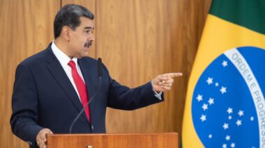 Brasil invoca inviolabilidade após Maduro mandar país deixar embaixada