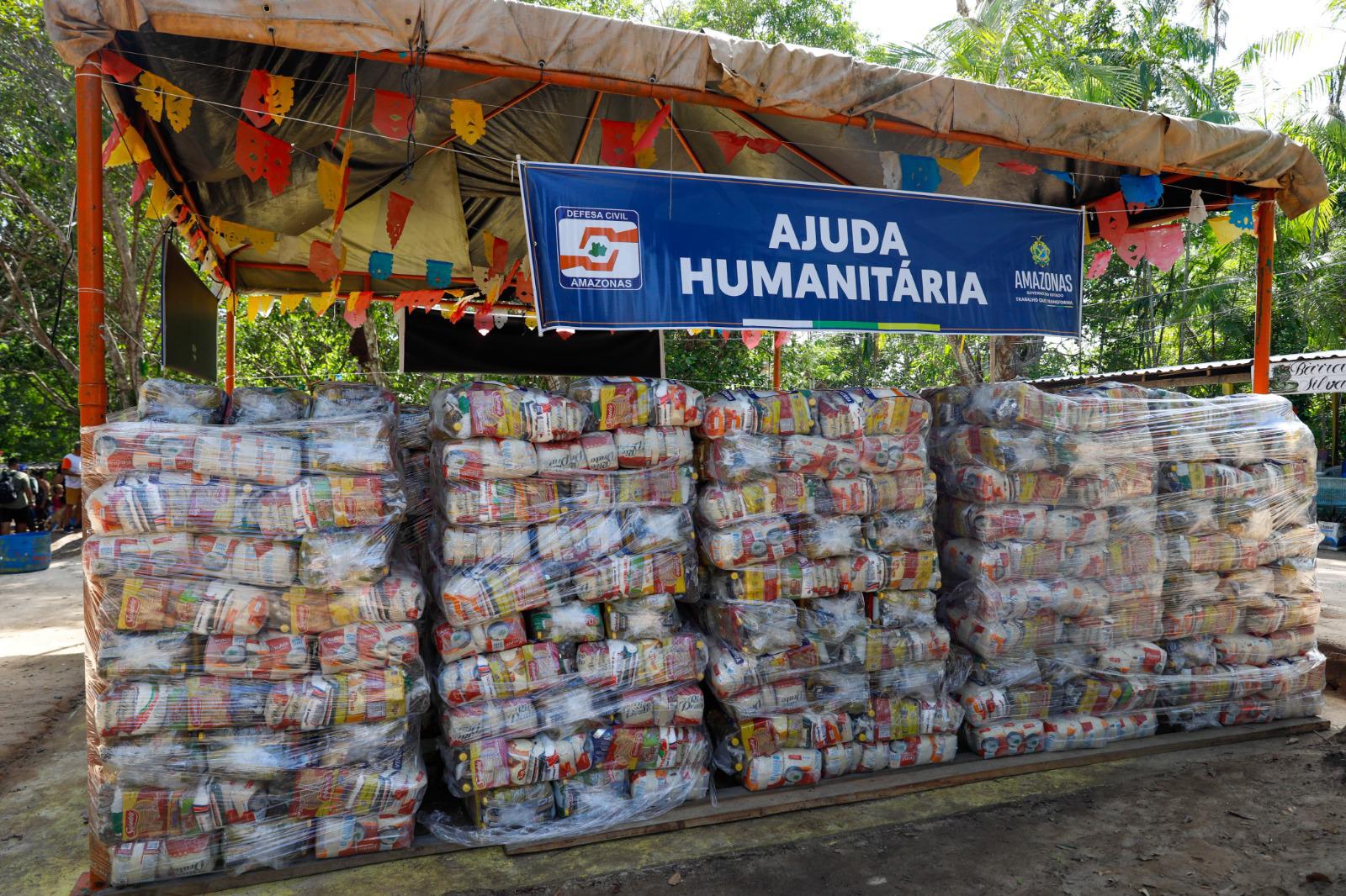 Você está visualizando atualmente Governo do Amazonas entrega ajuda humanitária e sistema do projeto Água Boa a comunidade na zona rural de Manaus