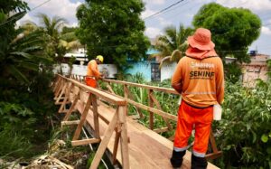 Leia mais sobre o artigo Prefeitura de Manaus reconstrói nova ponte na comunidade Novo Reino 2 no bairro São José