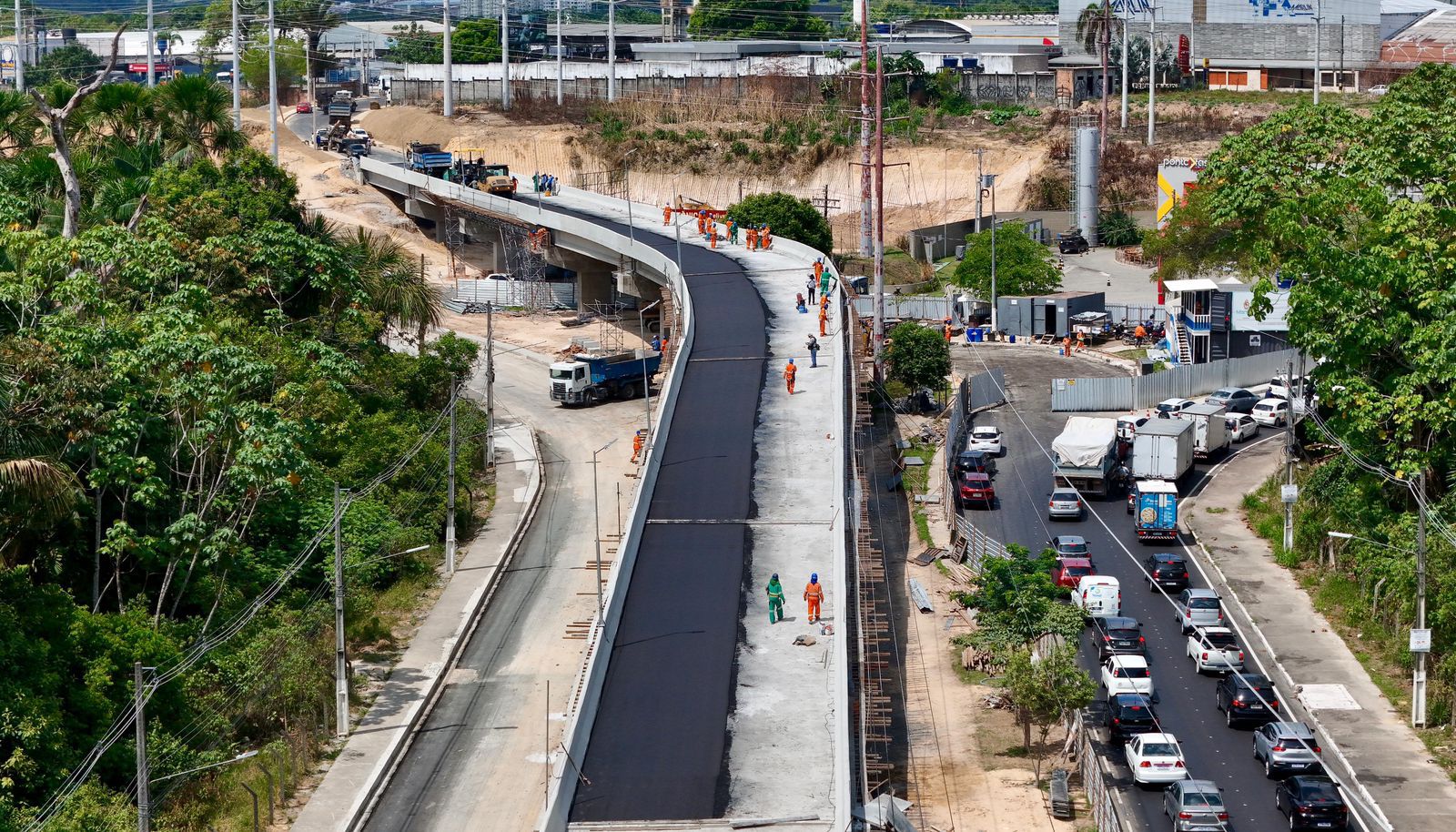 No momento, você está visualizando Asfaltamento do viaduto Márcio Souza tem início e entrega do complexo acontece até o dia 20, diz prefeito David Almeida