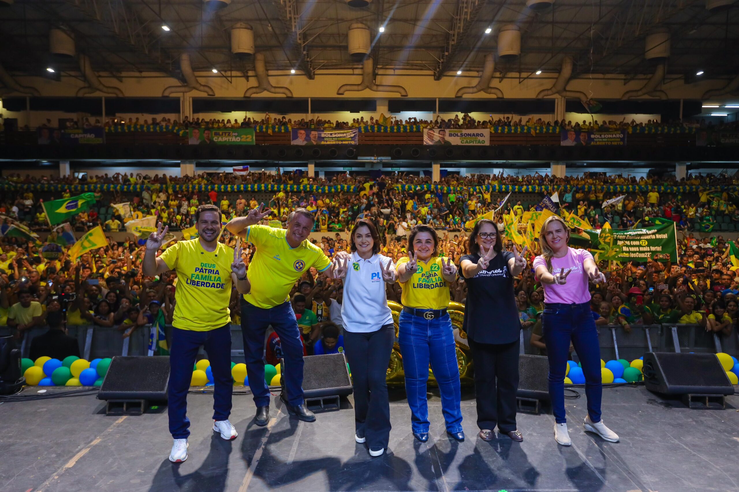 No momento, você está visualizando Bolsonaro e Michelle participam de grande evento em apoio ao Capitão Alberto Neto e Professora Maria do Carmo neste segundo turno