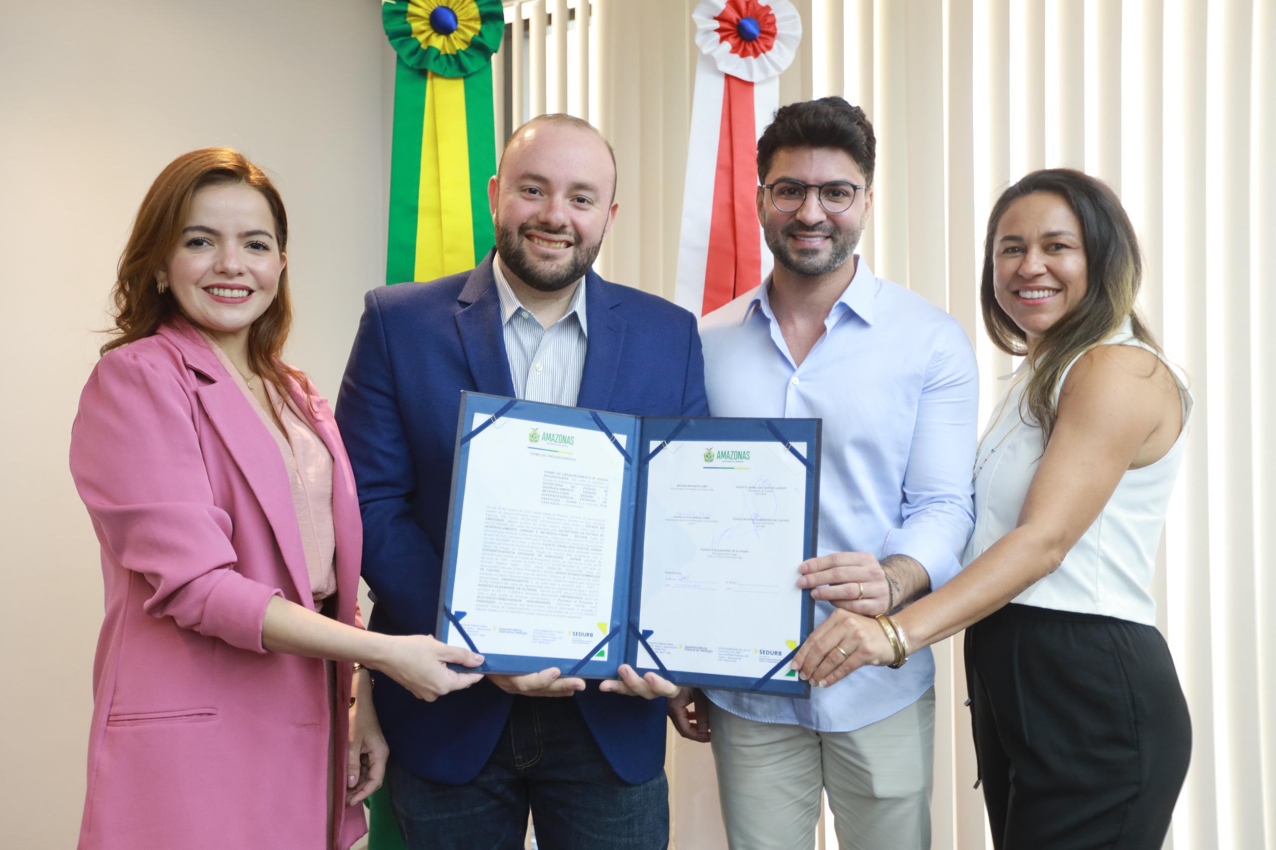 No momento, você está visualizando Em último ato como secretário da Sedurb, Fausto Santos Júnior assina contrato para entrega de mais de 3 mil unidades habitacionais