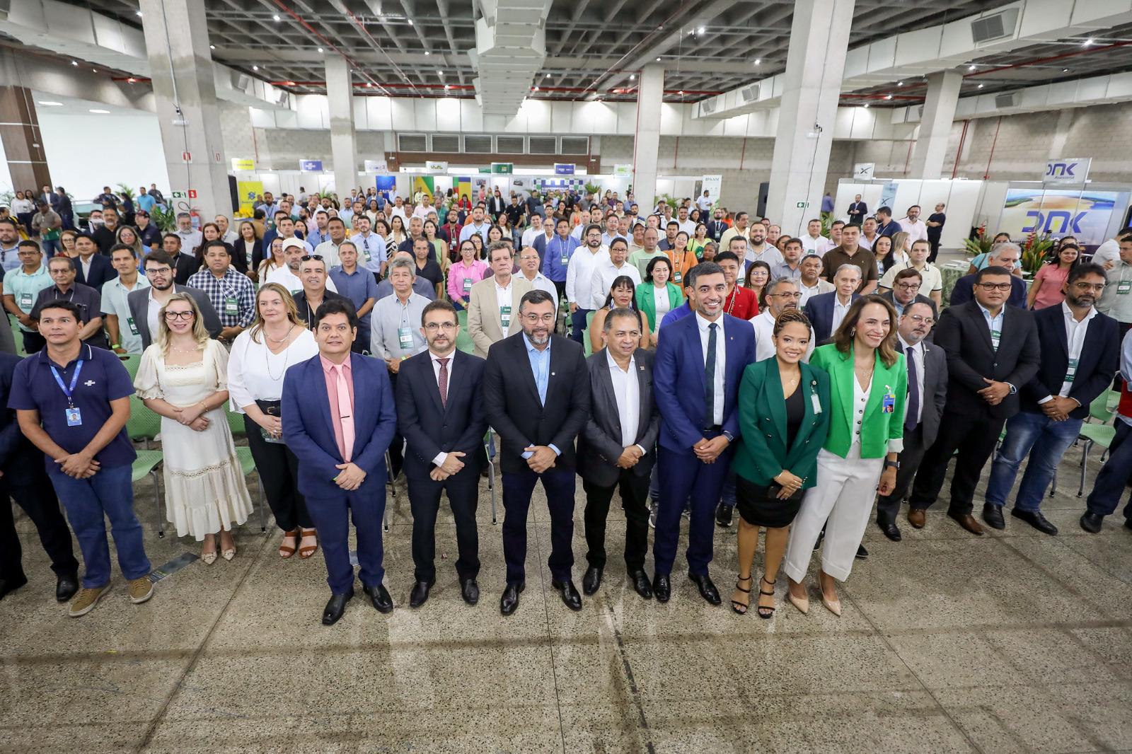 Você está visualizando atualmente Durante encontro com prefeitos eleitos e reeleitos, governador Wilson Lima reforça a importância de parceria entre estado e municípios em áreas prioritárias