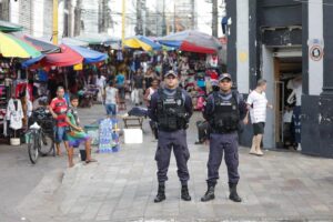 Leia mais sobre o artigo “A presença da polícia traz mais segurança”, diz comerciante sobre a Operação Natal Mais Seguro