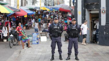 “A presença da polícia traz mais segurança”, diz comerciante sobre a Operação Natal Mais Seguro