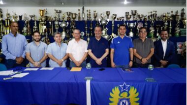 Deputado Saullo Vianna assume a presidência do tradicional Nacional FC, em posse prestigiada pelo presidente de honra do clube, o senador Omar Aziz (PSD),