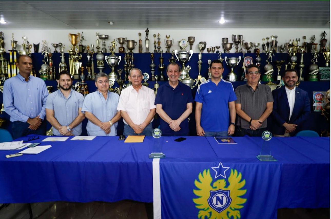 Você está visualizando atualmente Deputado Saullo Vianna assume a presidência do tradicional Nacional FC, em posse prestigiada pelo presidente de honra do clube, o senador Omar Aziz (PSD),