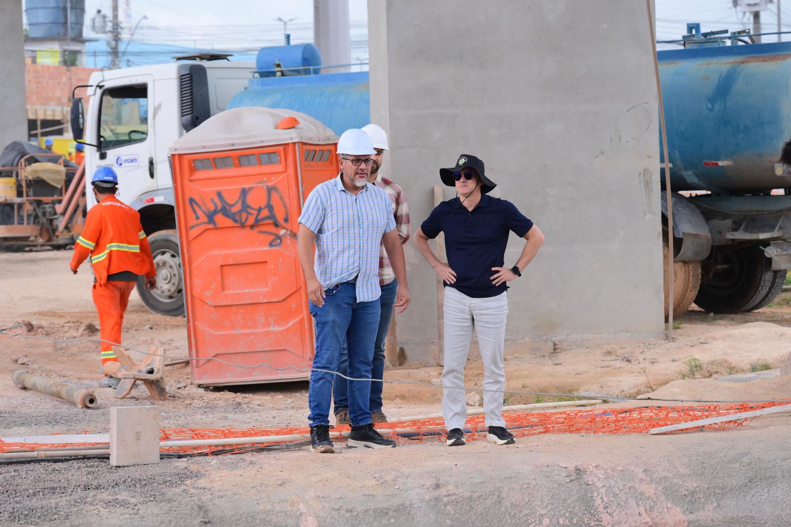 No momento, você está visualizando Prefeito David Almeida vistoria obra de construção do complexo viário Rei Pelé