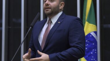 Fausto Jr. propõe audiência pública para discutir impactos da venda de reserva mineral no Amazonas para estatal chinesa