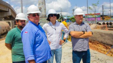 Prefeito David Almeida realiza visita técnica à obra do complexo viário Rei Pelé