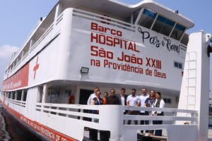 Leia mais sobre o artigo Barco Hospital São João XXIII realiza primeira expedição de saúde em Iranduba, em parceria com o Governo do Amazonas