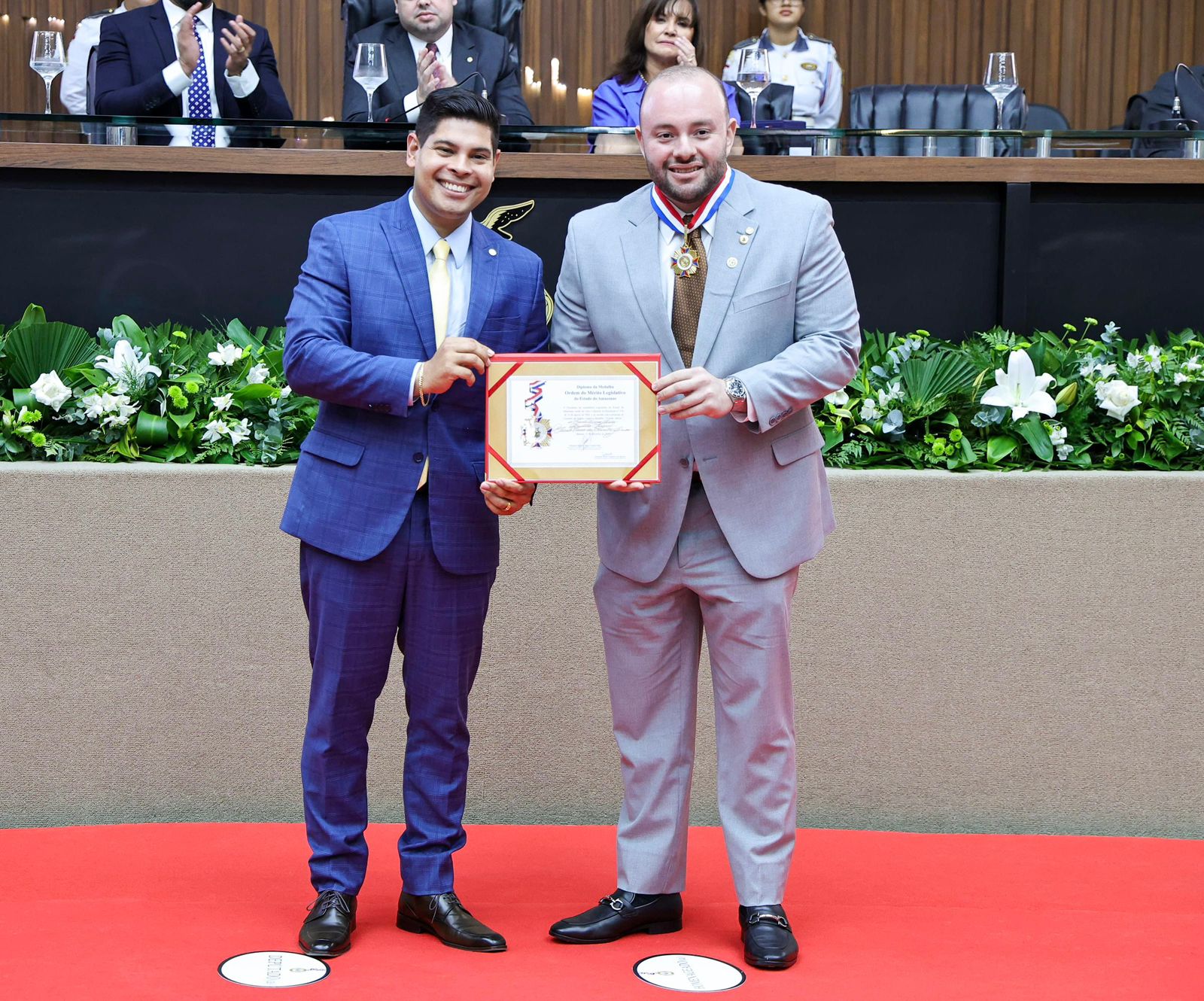 No momento, você está visualizando Deputado Fausto Santos Jr. recebe Medalha do Mérito Legislativo indicado por Mário César Filho