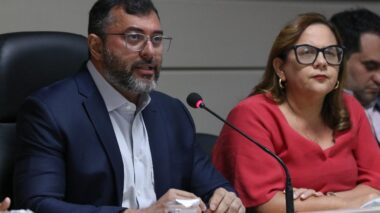 Wilson Lima anuncia abono do Fundeb de até R$ 13,5 mil para mais de 32 mil servidores da Educação